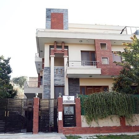 J P Residency Hotel Greater Noida Luaran gambar