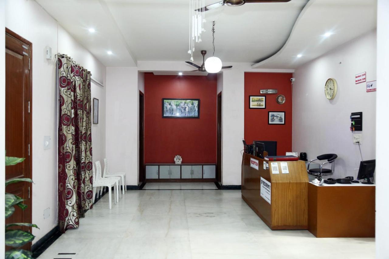 J P Residency Hotel Greater Noida Luaran gambar