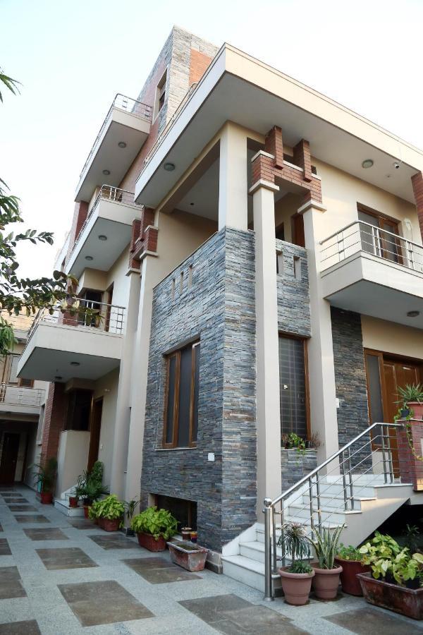 J P Residency Hotel Greater Noida Luaran gambar